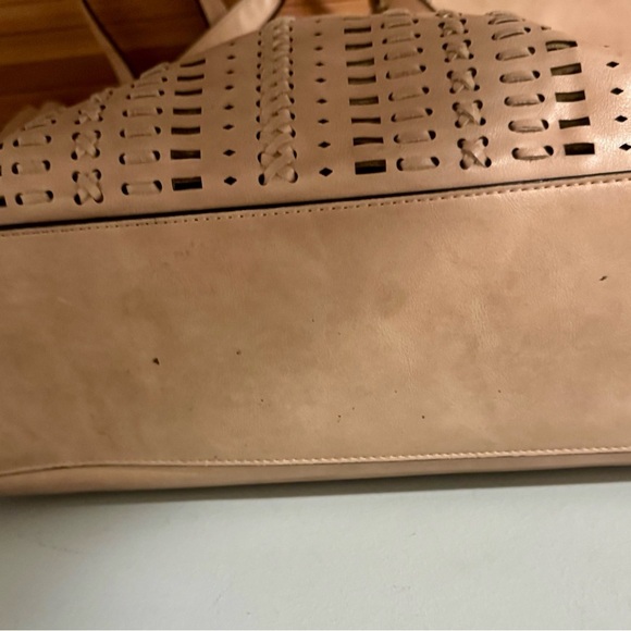 Phase 3 Roomy Perforated Tote - Picture 6 of 15